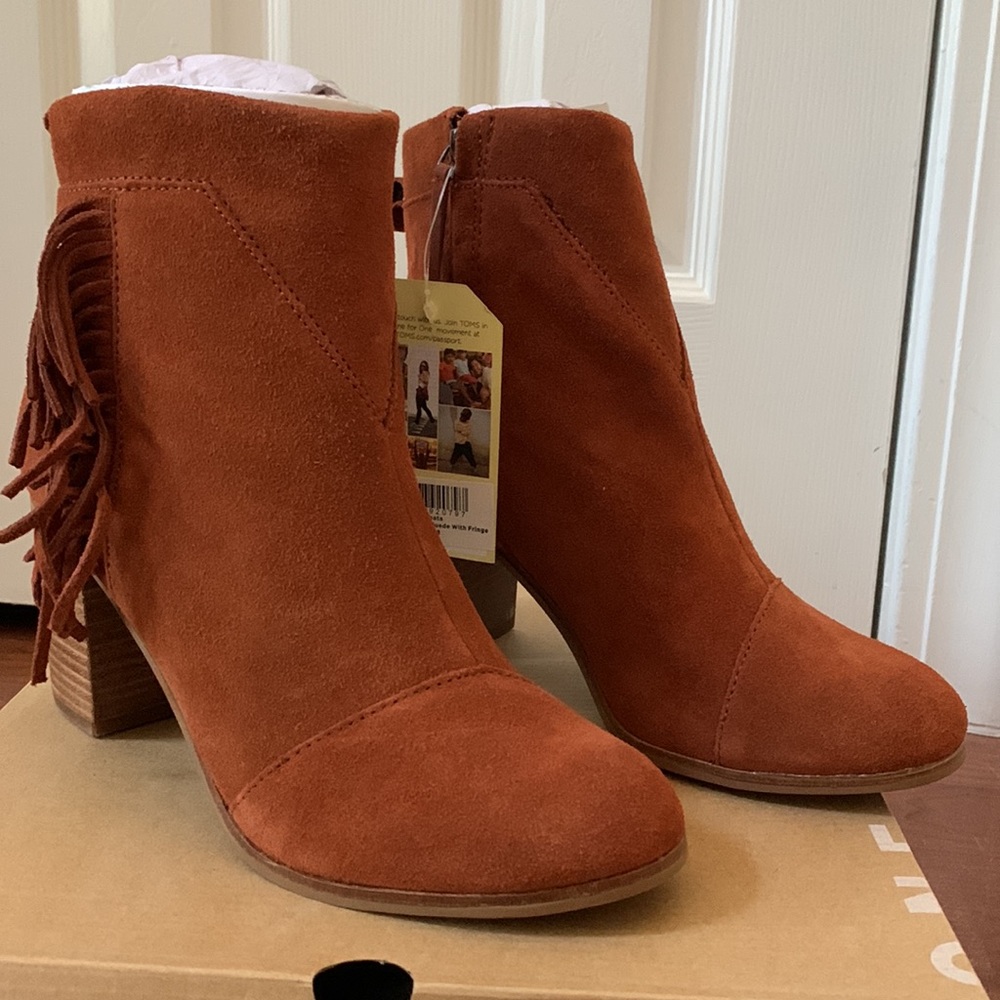 NWT Toms Lunata in Cognac Suede with Fringe, Size 10